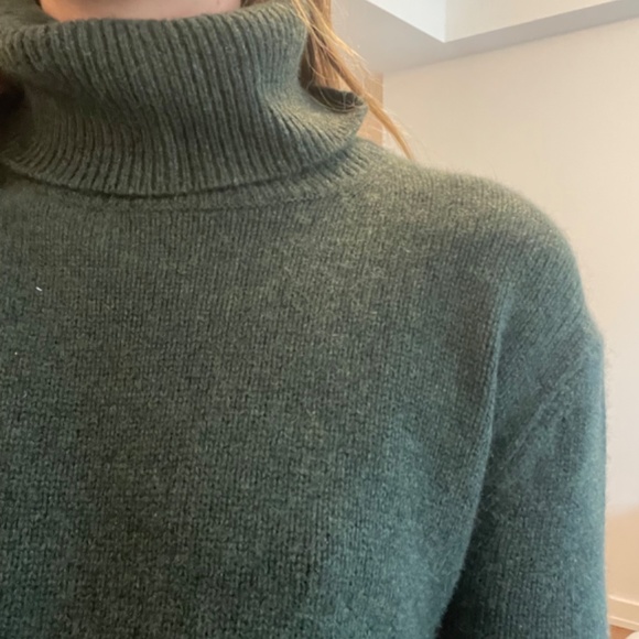 Two tone Cashmere Turtleneck Sweater - Picture 6 of 6